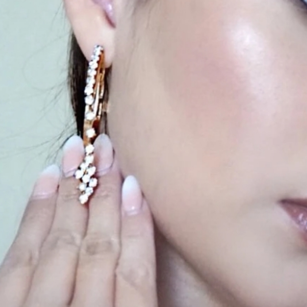 ❤ 4/$18❤ Gold Tone Gemstone Dangle Hoop Earrings